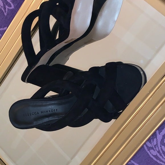 Black Pumps - Picture 5 of 12